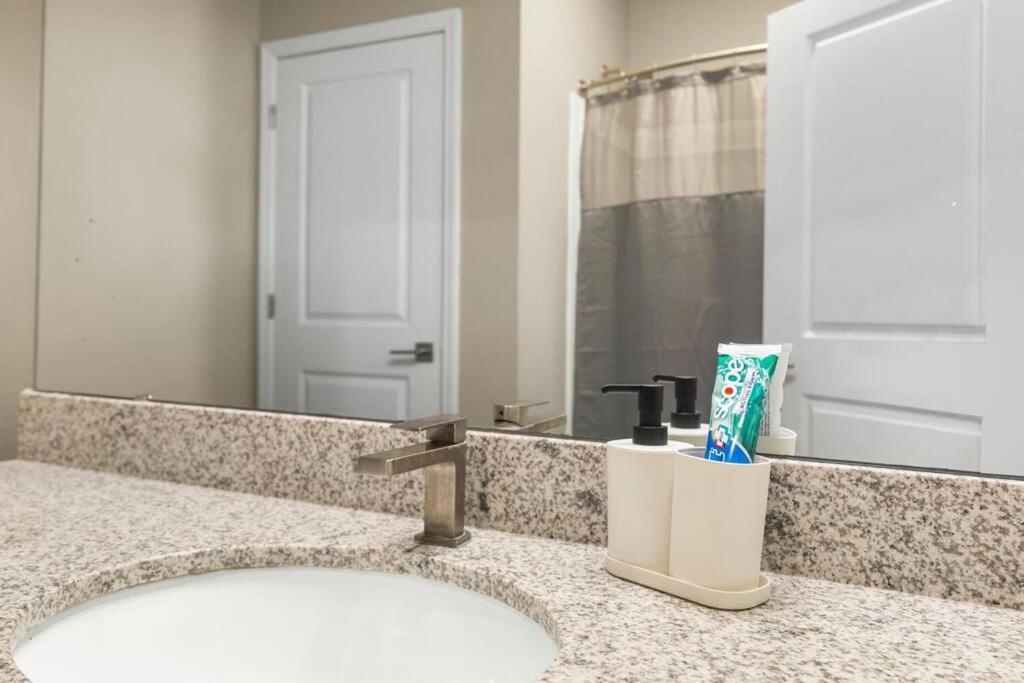 Elegant 2 Bedroom/2 Bath Condo With All Amenities Melbourne Exterior foto